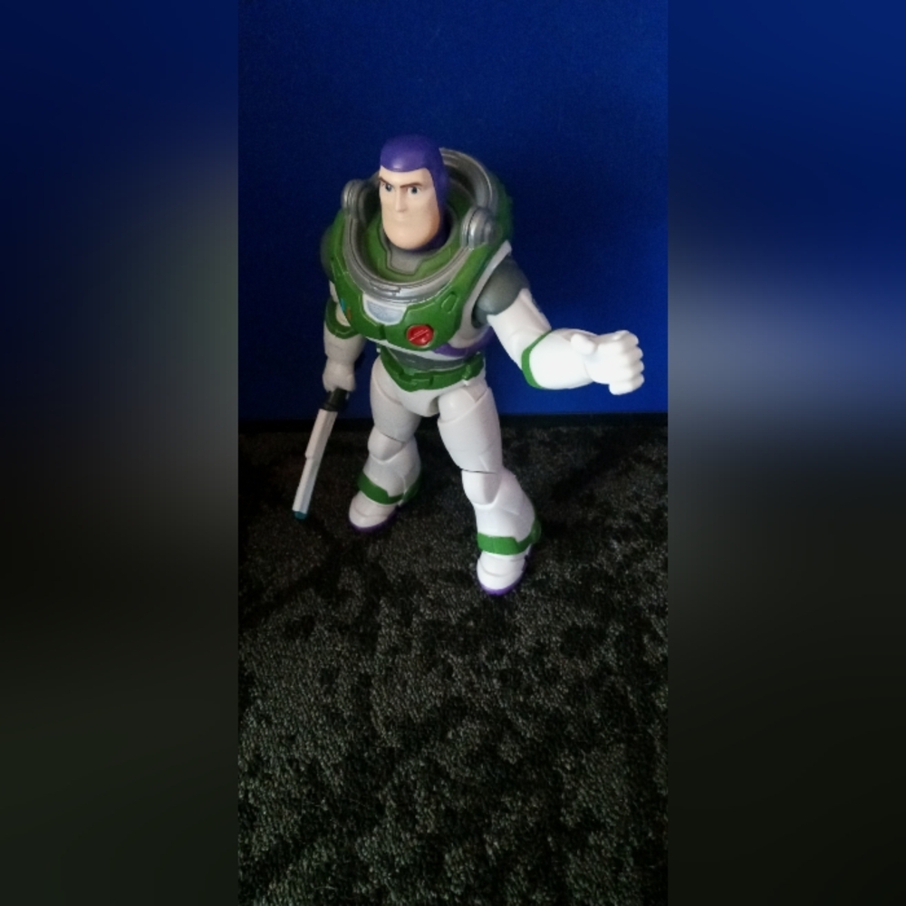 Buzz Lightyear Action Figure - talking light up sword  Kids Toy 11 inch tall - Picture 4 of 5